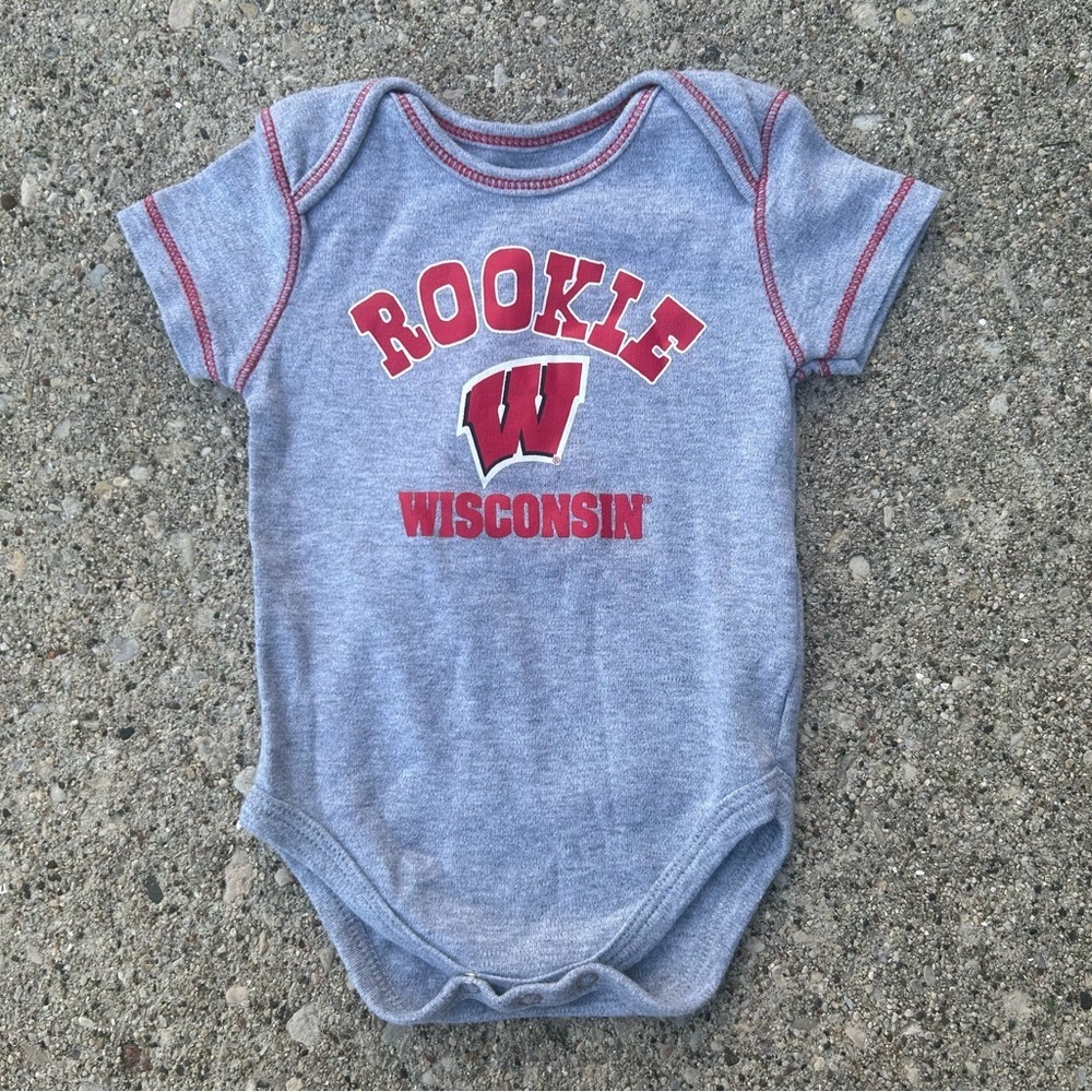 Wisconsin Badgers Baby Onesie 3–6 Months Gen2 Rookie Gray NCAA Bodysuit